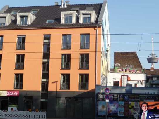 BRAVOUR-IMMOBILIEN: XXL! 2018 gebautes Ladenlokal in Ehrenfeld in Bahnhofsnähe ab 01.12.24