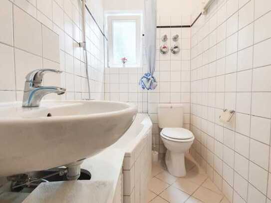 Single bed in a twin bedroom, in a 2-bedroom apartment near Prenzlauer Allee transport station