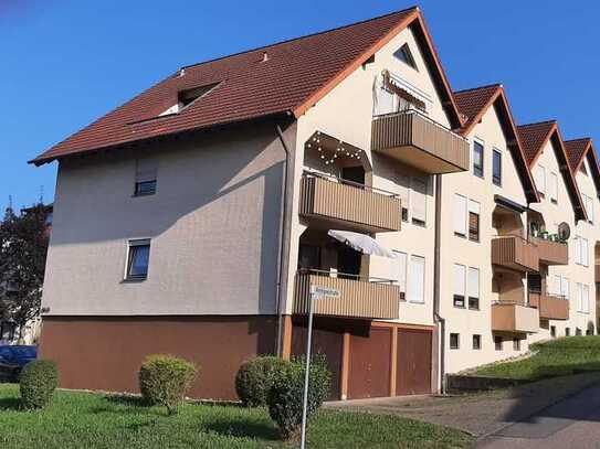 Attraktive und gepflegte 5-Zimmer-Penthouse-Wohnung mit Balkon und Einbauküche in Möckmühl