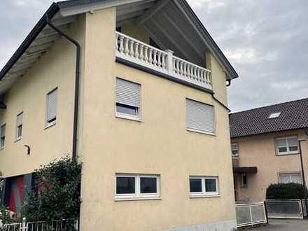 Freundliche 3-Zimmer Dachgeschosswohnung sucht neuen Mieter.