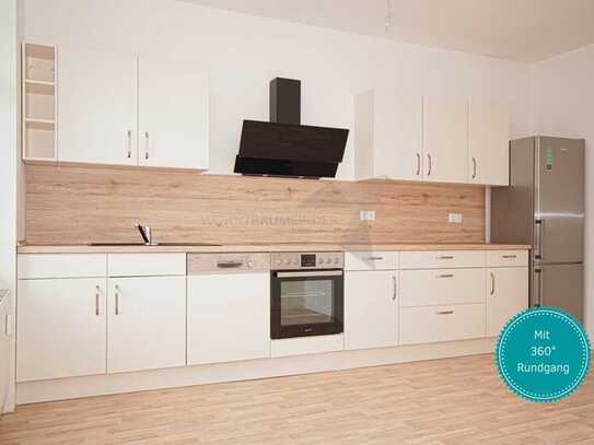Helle, großzügige 2 Raum-Wohnung mit Balkon, Einbauküche und Tageslichtbad