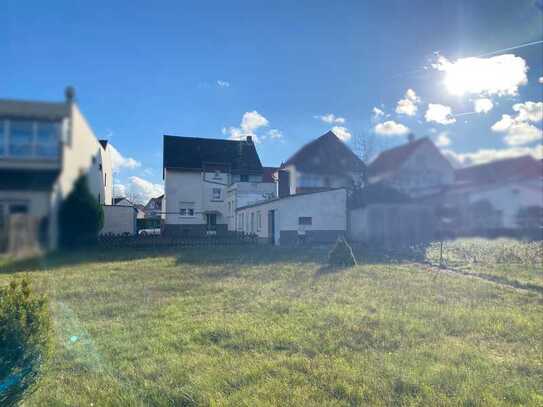Ein- bis Zweifamilienhaus mit Ausbaupotenzial und großem Grundstück