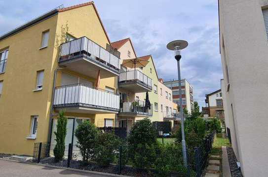 Wunderschöne Erdgeschoss Wohnung mit großem Garten am Schloss.