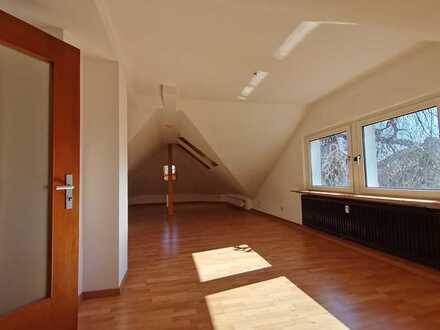 Schöne 2,5-Zimmer-DG-Wohnung in Oberursel