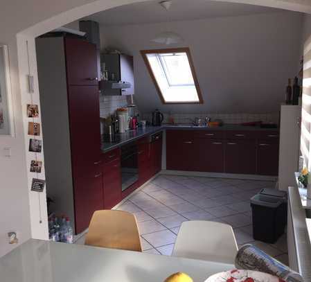 Offene Dachgeschosswohnung mit Galerie und Balkon ab 01.09.2024