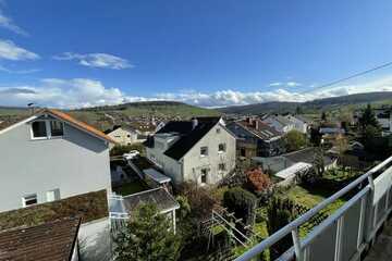 Erstbezug nach Sanierung - 3-Zimmer-Wohnung mit großzügigem Balkon und traumhaftem Ausblick