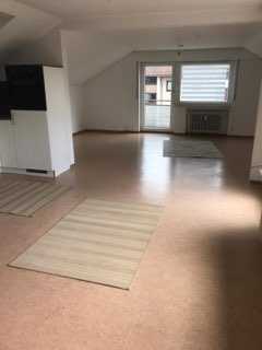 Extravagante 2,5-Zimmer-DG-Wohnung mit Loggia und Einbauküche in Kernen im Remstal