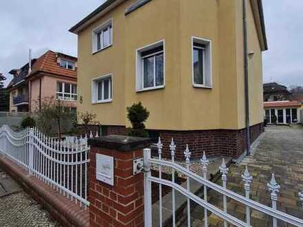 Großes Haus für Geschäftsräume mit 3 Etagen*großer Garten*Parkplätze auf dem Grundstück