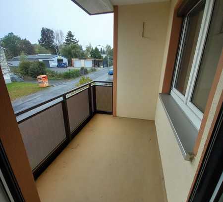 44001 - Helle 4-Zimmer-Wohnung mit Balkon und Garage