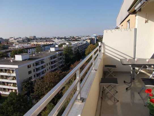 Schöne 3 Zimmer Wohnung im 8.OG mit Alpenblick , nur 300m zur U-Bahn