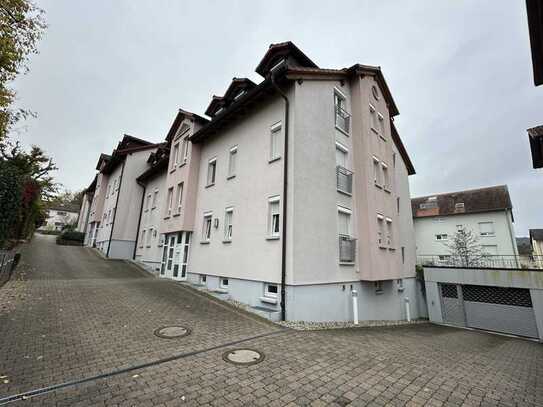 Helle Eigentumswohnung mit Balkon und 2 Tiefgaragenstellplätzen in ruhiger zentraler Lage