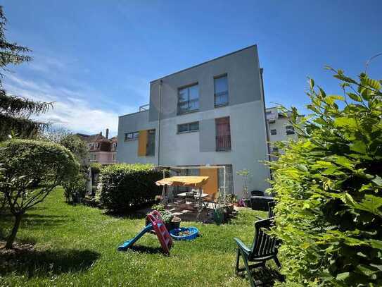 Schicke Wohnung mit großer Terrasse , Gartenanteil und Pkw-Stellplatz in feiner Wohnlage von Cotta