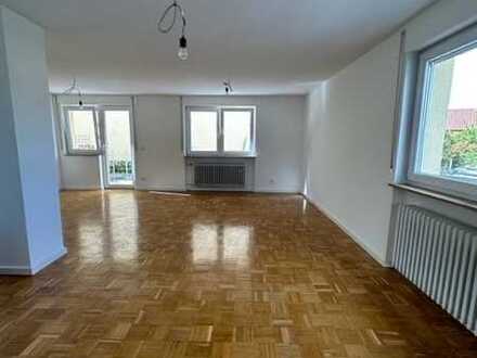 Doppelhaushälfte / 4,5 Zimmer / Erstbezug nach SANIERUNG / Einzelgarage