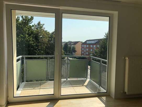 Helle 2 Zimmer Wohnung mit schöner Loggia