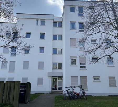 3 Zimmer Wohnung mit Balkon und Garage in laufend renovierter, gepflegter Anlage, sofort frei