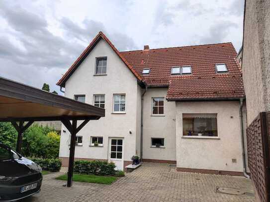 Gepflegtes Einfamilienhaus mit parkähnlichem Garten