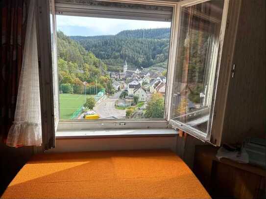 Attraktive und möblierte Wohnung in Lauterbach mit Blick zum Schwarzwald