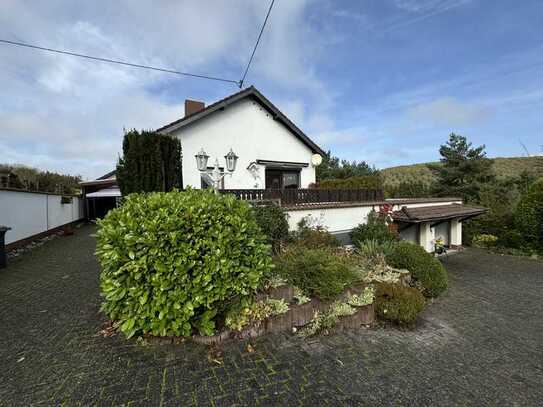 Großes Einfamilienhaus in zweiter Baureihe mit idyllischen Talblick!