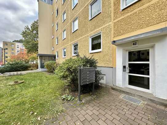 Frisch renovierte 3-Zimmerwohnung mit Balkon und Blick ins Grüne!