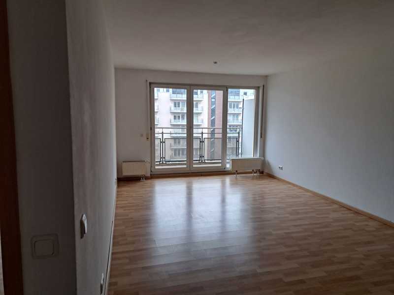 Helle 2-Zimmer-Wohnung im 4. OG mit Balkon & Duplex-Garage in Frankfurt-Bockenheim – provisionsfrei