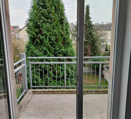 Freundliche und helle 3-Zimmer-Wohnung mit Balkon in Krefeld