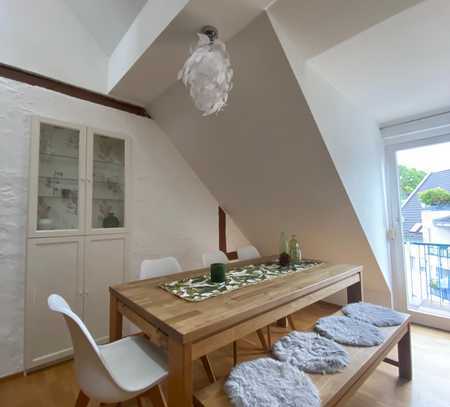 Zentral, geräumig, ruhig - schnuckelige DG-Wohnung u/o 3er WG mit Blick über die Stadt (möbliert)
