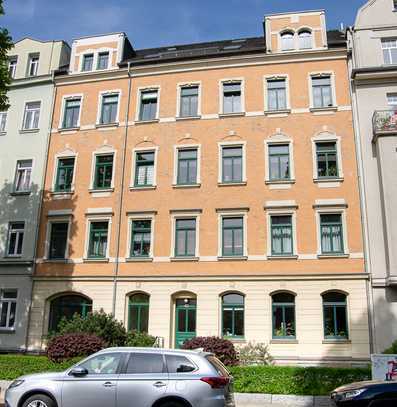 Tolle Wohnung mit Balkon zum Innenhof – Bad mit Wanne