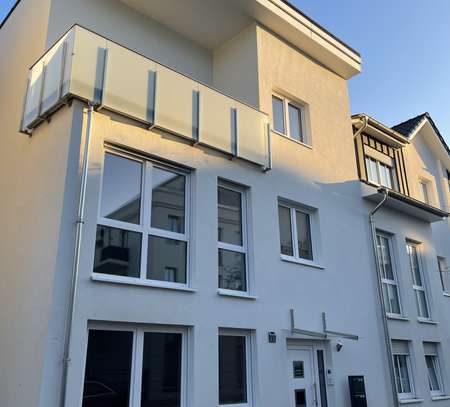 Erstbezug und Einbauküche: moderne und großzügige 3-Raum-Penthouse-Wohnung mit geh. Innenausstattung