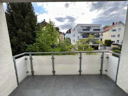 Neu renovierte und moderne 2-Zimmer-Wohnung mit Balkon