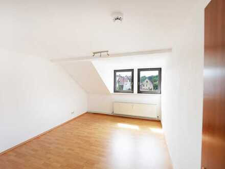 Gemütliche Dachgeschosswohnung mit Einbauküche in Coburg-Blumenstraße