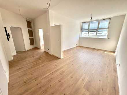 Erstbezug nach Renovierung -2 Zimmer Art Loft-Wohnung im ersten OG mitten im Zentrum