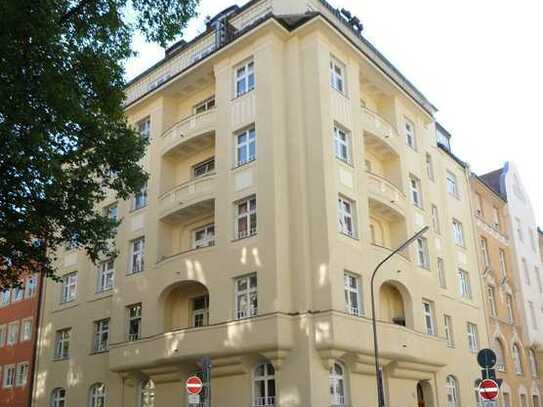 Große 4-Zimmer-Wohnung mit Südwestbalkon, Loggia und Lift