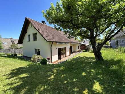 Sehr gepflegtes 2-Familienhaus mit 2 Garagen + Solarthermie in Heinersreuth/Unterwaiz - sofort frei!