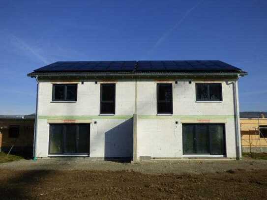 Neubau Doppelhaushälfte in Südausrichtung
mit Wärmepumpe und PV Anlage