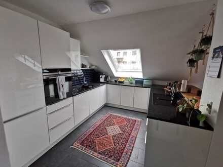 Moderne helle 3-Zimmer-DG-Wohnung mit Gehobener Küche in Reichertshausen