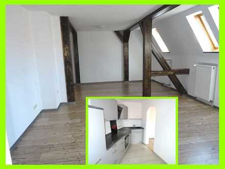 Große DG-Whg mit moderner EBK und Balkon, in zentraler Lage