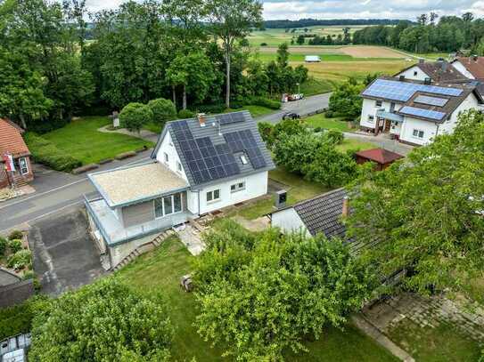 Ein Haus wie kein anderes: Modernisiertes Zweifamilienhaus mit Anbau in Buchen-Waldhausen!