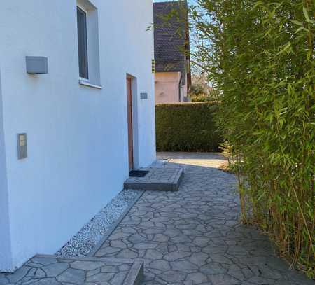 Neuwertige 1-Zimmer-Terrassenwohnung mit Einbauküche in Bogenhausen, München