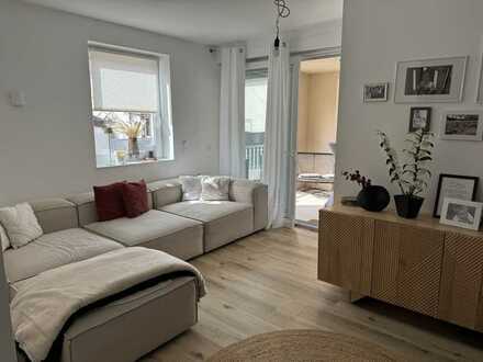 Neue 3-Zimmer-Wohnung mit gehobener Innenausstattung mit EBK und Loggia in Landau / Mörlheim