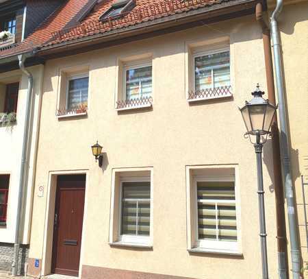 Stadthaus in zentraler Lage in einem beliebten Stadtviertel von Altenburg teilsaniert zu verkaufen