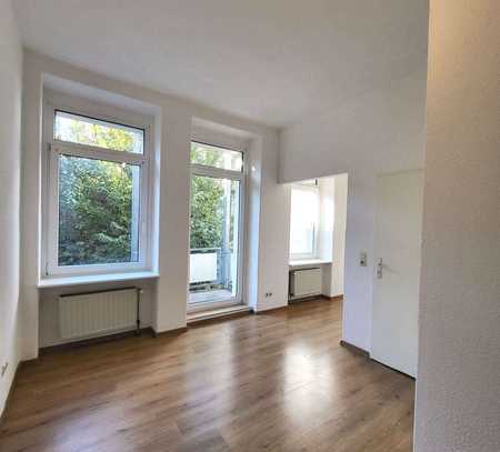 *Helle und freundliche 2,5 Zimmer mit offenem Wohn-/Essbereich + Balkon + Einbauküche als Option*