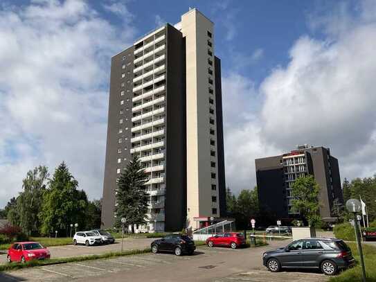 Möblierte 1 Zimmer-Wohnung mit Balkon im 15. OG eines Apartmenthauses und Tiefgaragenplatz