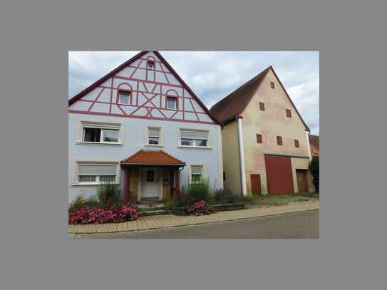 Zweifamilienhaus mit Scheunen- und Lagergebäuden in Kleinhaslach (OT Dietenhofen)