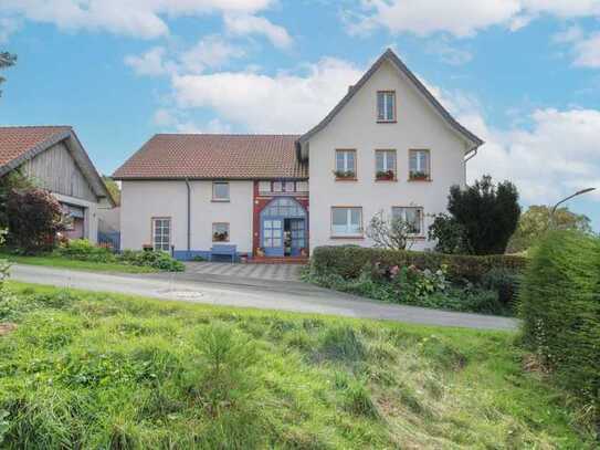 Für Gartenliebhaber! Haus mit Aussicht: Ihr Zuhause in Feldrom mit rentabler Ferienwohnung im Grünen