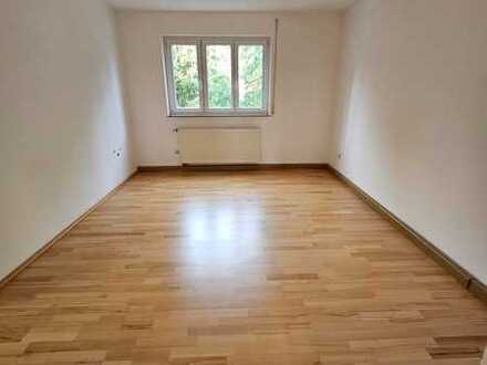 Freundliche 4-Zimmer-Wohnung mit Balkon und EBK in Tübingen