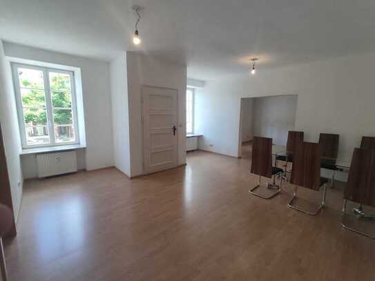 890 € - 107 m² - 4 Zi.