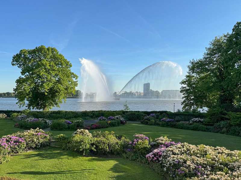 Wohnen in einer der besten Adressen Hamburgs: Exklusive Maisonette mit großem Garten -Elbseite