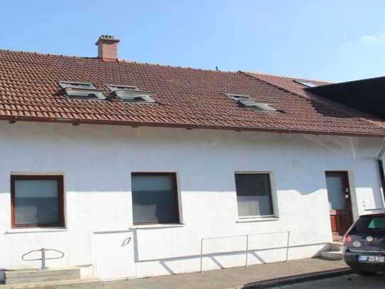 München-Aubing: Zweifamilienhaus, ca. 130 m² Wfl., Innenhof
und Rückgebäude. Für Kapitalanleger!