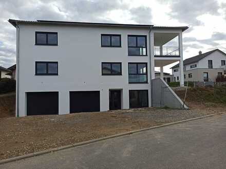 Moderne Neubauwohnung in ruhiger Lage, hell, schöne Aussicht, kfw 40, Terrasse mit Garten