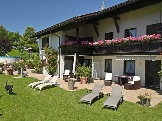 Gartenparadies - Landhaus mit 4 Ferienwohnungen mit Bergblick nahe des Alpsees!